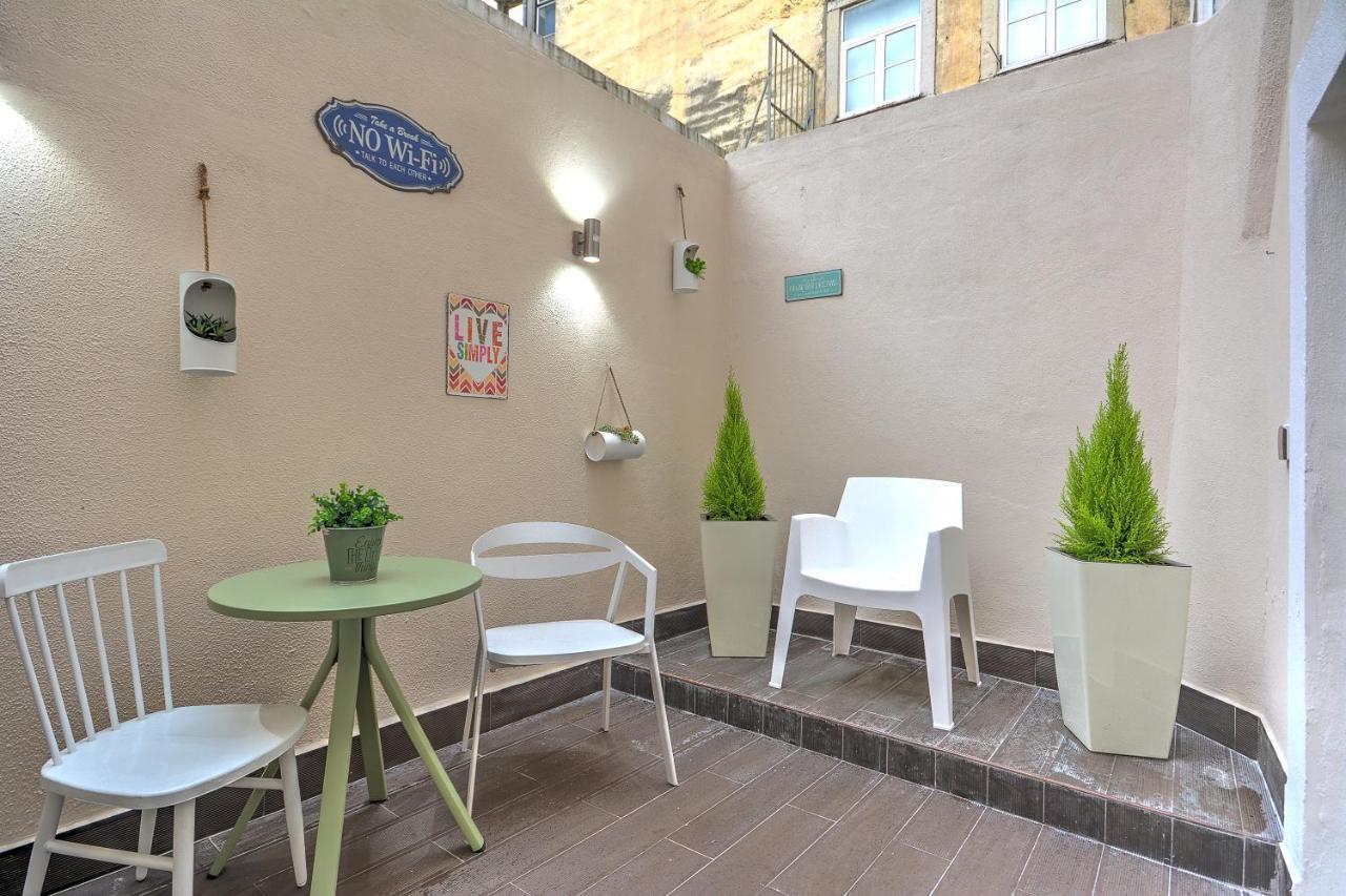 Traditional Apartment With A Terrace, Ac And Fast Internet Lisbon Exterior photo